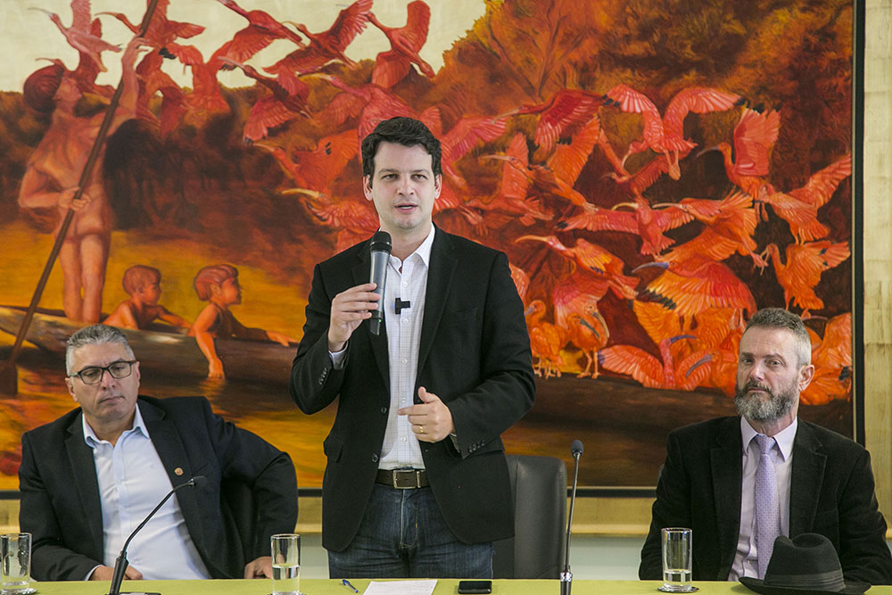 Pimentel certifica guardas municipais da Região Metropolitana na área de inteligência 3 eduardo pimentel Pimentel certifica guardas municipais da Região Metropolitana na área de inteligência