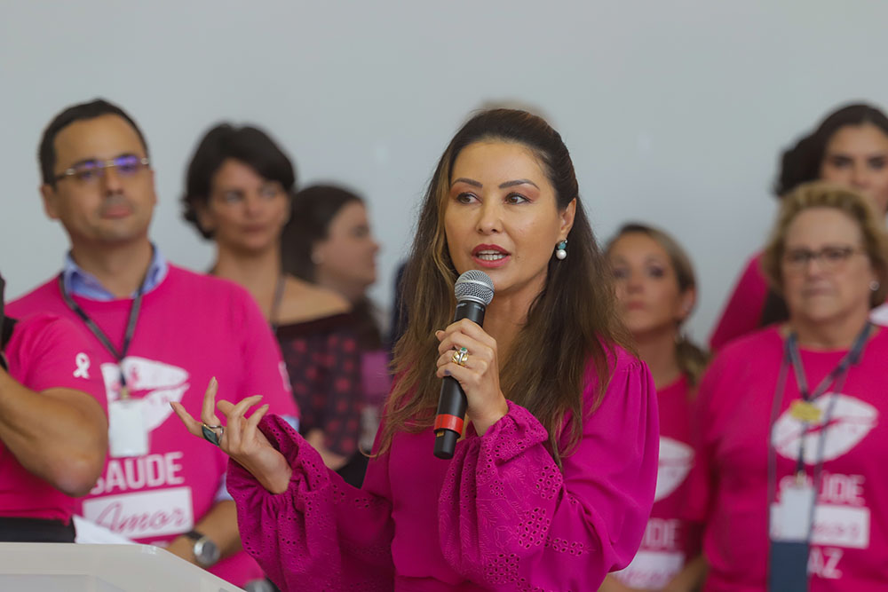 Primeira-dama destaca importância da conscientização contra o câncer de mama 1 luciana saito Primeira-dama destaca importância da conscientização contra o câncer de mama
