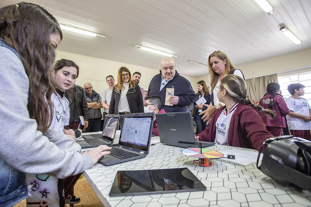 Escolas municipais de Curitiba têm a maior renovação de equipamentos tecnológicos dos últimos dez anos 3 curitiba equipamentos tecnologicos Escolas municipais de Curitiba têm a maior renovação de equipamentos tecnológicos dos últimos dez anos