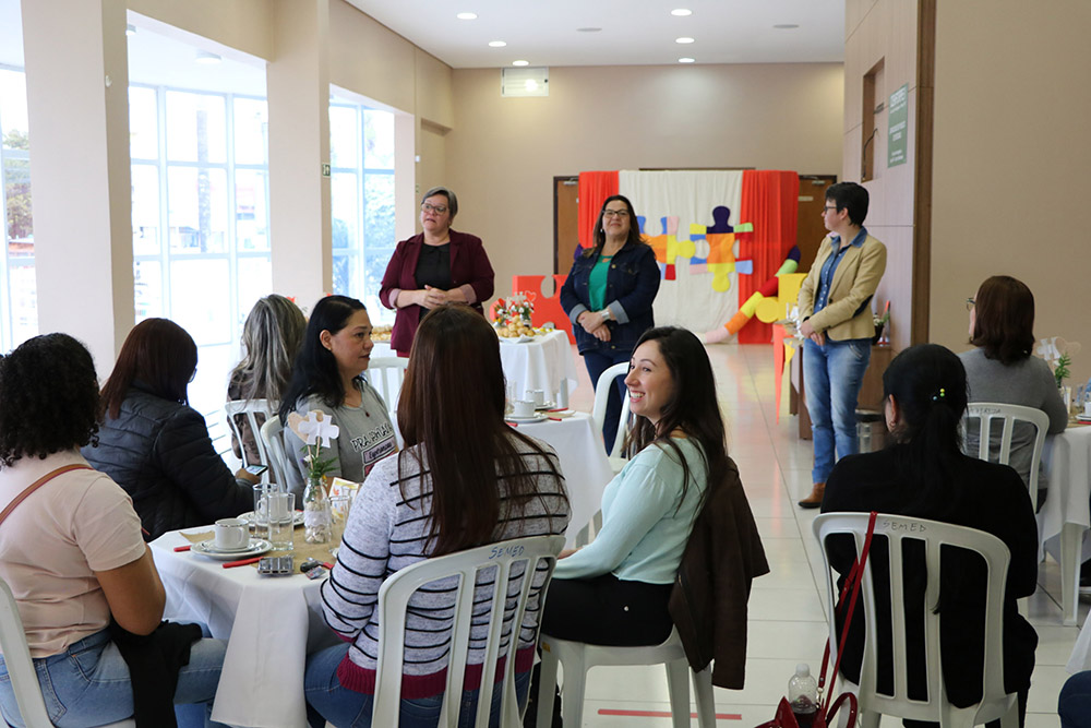 Secretaria de Educação de Pinhais promoveu encontro do Dia do Cuidador 8 dia do cuidador Secretaria de Educação de Pinhais promoveu encontro do Dia do Cuidador