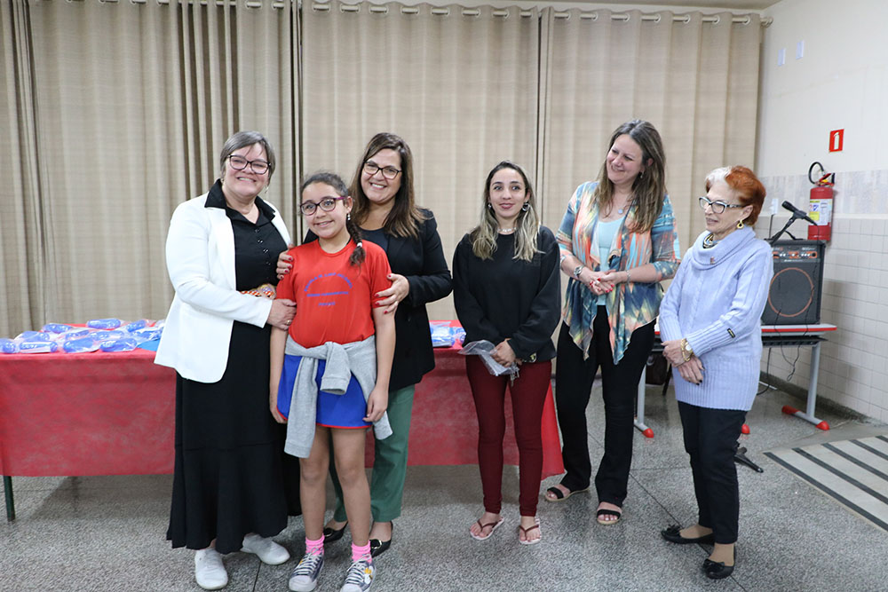 Projeto do Rotary Club doa óculos para alunos de escola municipal de Pinhais 8 pinhais entrega oculos projeto boa visao Projeto do Rotary Club doa óculos para alunos de escola municipal de Pinhais