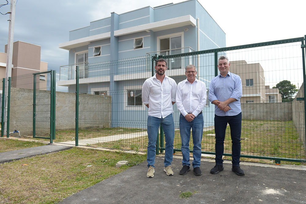 Trinta e seis famílias de Piraquara recebem as chaves da casa própria 3 piraquara entrega de casas 1 Trinta e seis famílias de Piraquara recebem as chaves da casa própria