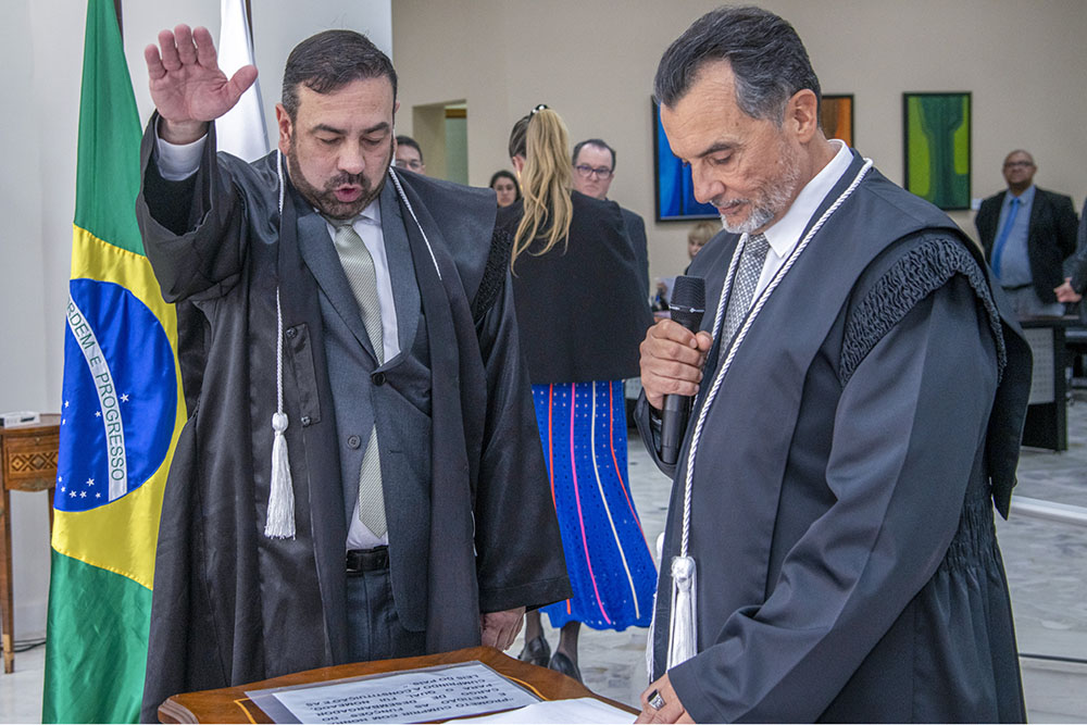 Novo desembargador toma posse no Tribunal de Justiça do Paraná 7 tjpr Novo desembargador toma posse no Tribunal de Justiça do Paraná