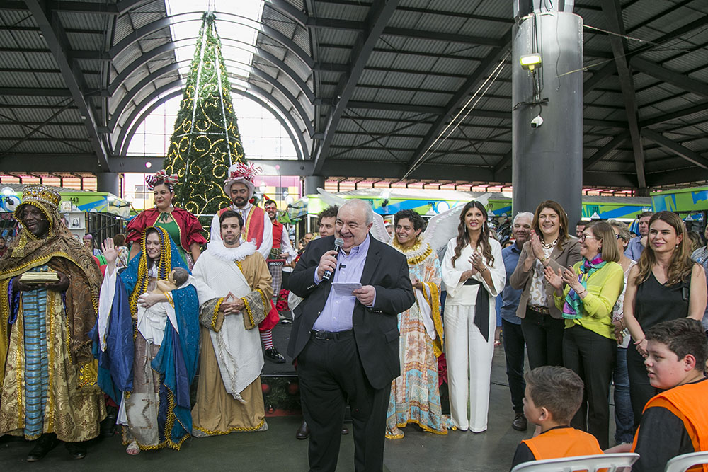 Greca pede em evento do Natal de Curitiba doações para vítimas da chuva no litoral 2 curitiba chuvas Greca pede em evento do Natal de Curitiba doações para vítimas da chuva no litoral
