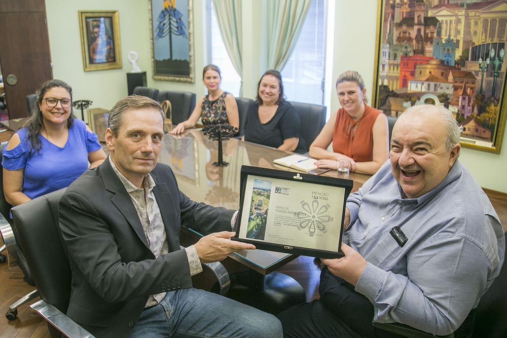 Rafael Greca recebe homenagem pelas ações do Natal de Curitiba 2 greca reconhecimento Rafael Greca recebe homenagem pelas ações do Natal de Curitiba