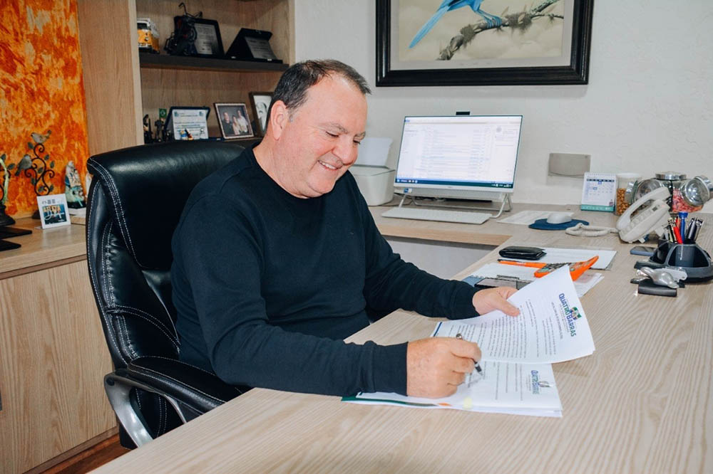 Programa de implantação de novas calçadas em Quatro Barras terá investimentos de R$ 2,8 milhões 2 loreno tolardo Programa de implantação de novas calçadas em Quatro Barras terá investimentos de R$ 2,8 milhões