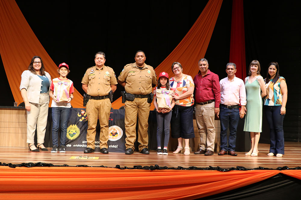 Alunos da rede municipal de Pinhais participam de formatura do Proerd 2 pinhais formatura proed Alunos da rede municipal de Pinhais participam de formatura do Proerd