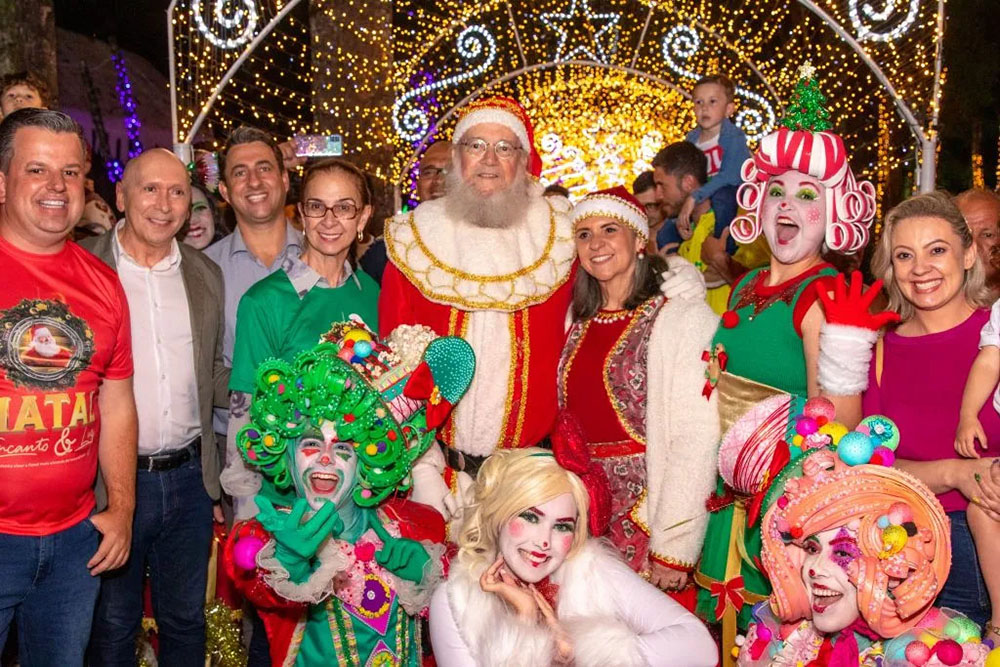 Mais de 7 mil pessoas participaram da chegada do Papai Noel na cidade de São José dos Pinhais 1 sjp natal Mais de 7 mil pessoas participaram da chegada do Papai Noel na cidade de São José dos Pinhais