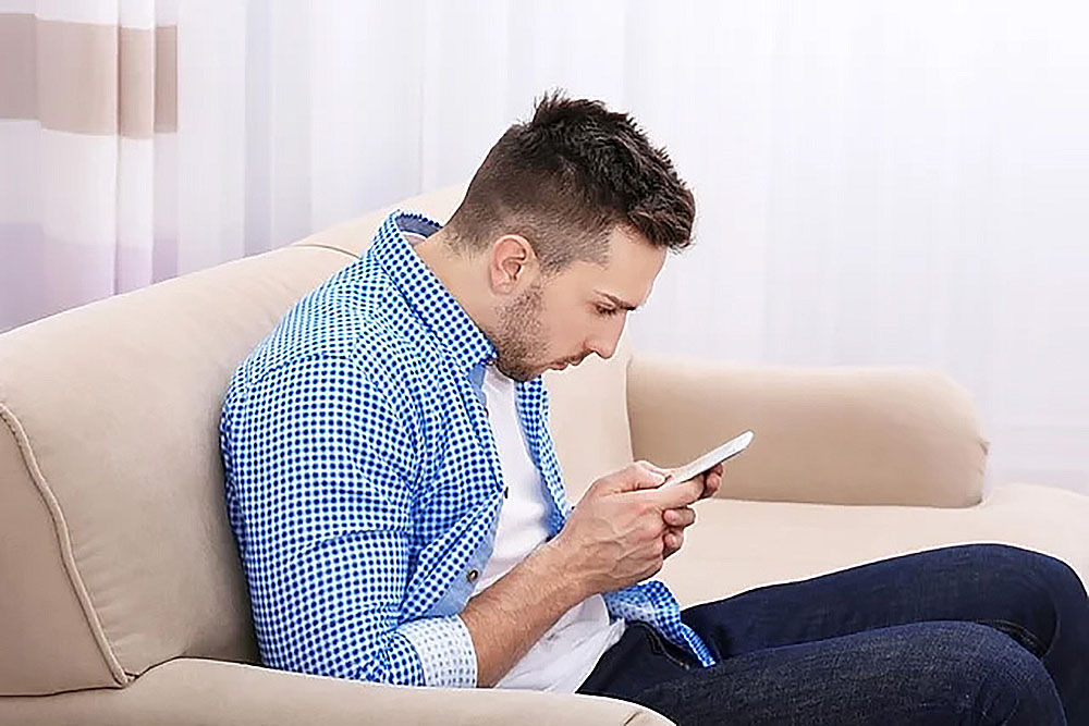 Celular pode causar a síndrome de text neck 3 text neck Celular pode causar a síndrome de text neck