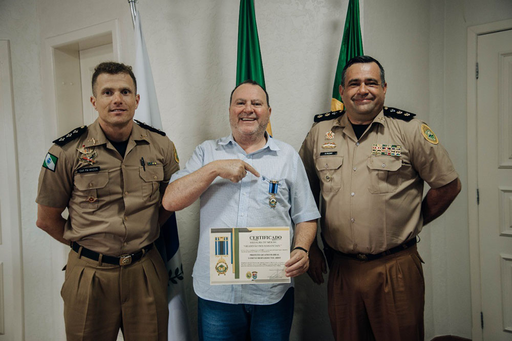 Prefeito Tolardo recebe medalha de mérito conferida pela Polícia Militar do Paraná 7 tolardo medalha Prefeito Tolardo recebe medalha de mérito conferida pela Polícia Militar do Paraná
