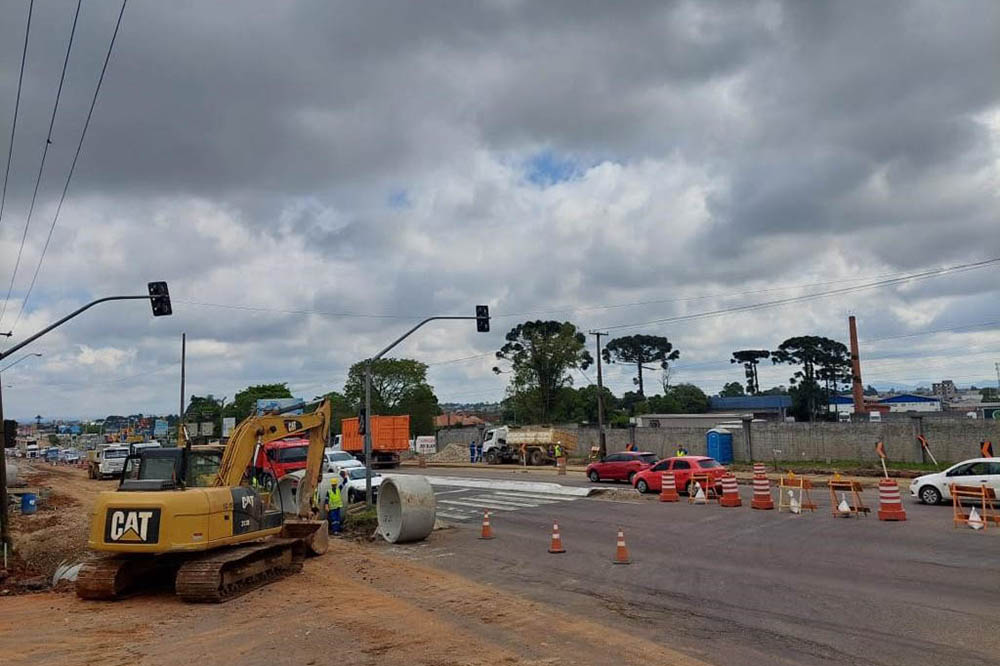 As obras do novo viaduto do município de São José dos Pinhais estão na etapa de drenagem 5 viaduto do bradesco As obras do novo viaduto do município de São José dos Pinhais estão na etapa de drenagem