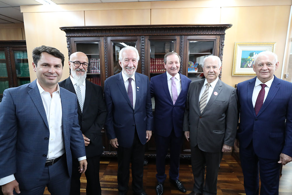 Deputados participam da solenidade de posse de Augustinho Zucchi no cargo de conselheiro do TCE-PR 8 posse de Augustinho Zucchi