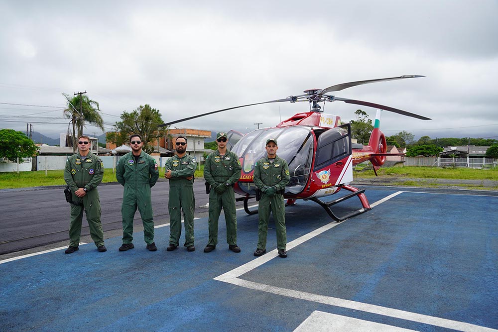 Dois helicópteros do Governo do Estado já realizaram 74 missões policiais e resgates de 25 pessoas no Litoral 3 Dois helicópteros do Governo do Estado