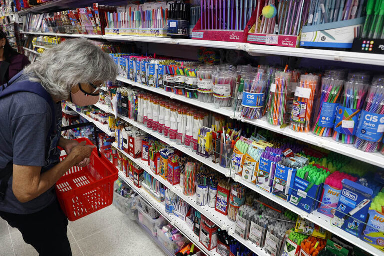 compra dos materiais escolares