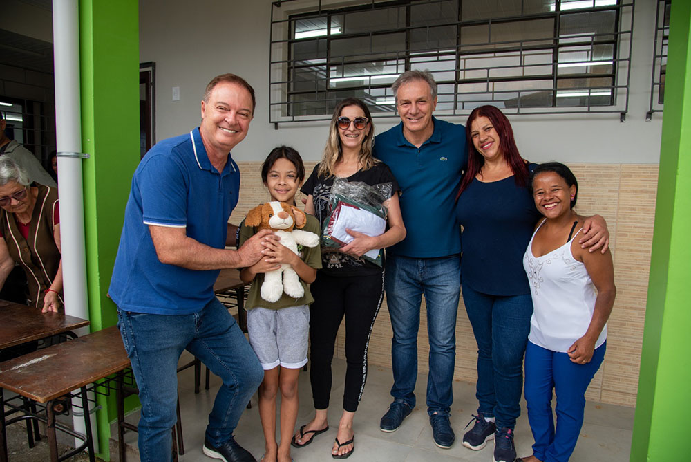 Prefeitura de Colombo entrega uniforme e kit de material escolar completo aos alunos 6 kit de material escolar