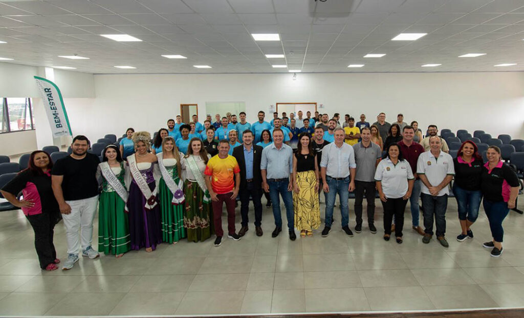 Secretaria de Esporte realiza I Simpósio de Educação Física Colombo + Esporte 5 Simpósio de Educação Física Colombo + Esporte