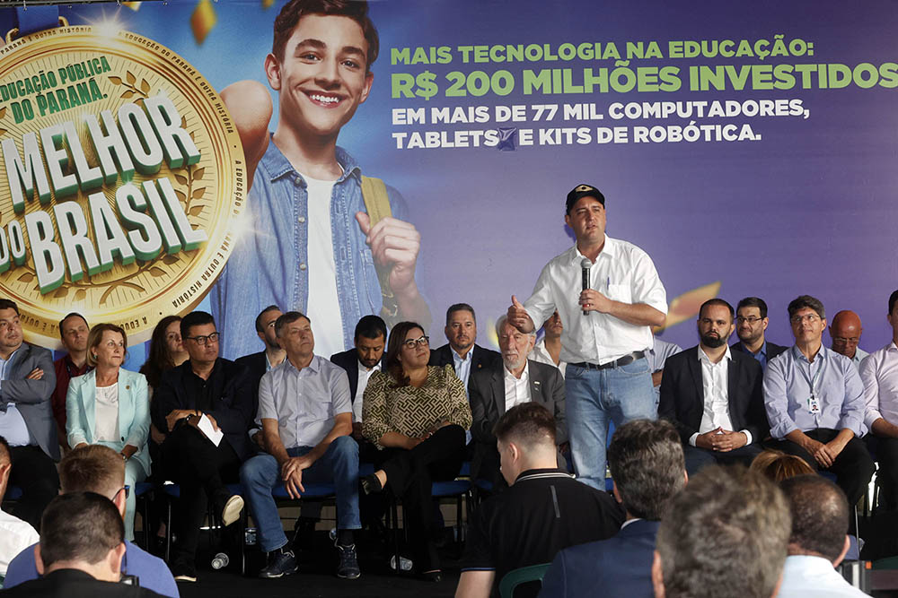 Escolas do Paraná recebem mais de 77 mil novos equipamentos de informática 3 Escolas do Paraná