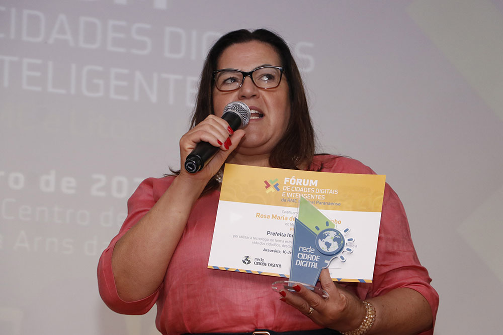 Prefeita Rosa Maria apresenta projetos de Pinhais no Fórum de Cidades Digitais e Inteligentes, em Araucária 1 Prefeita Rosa Maria