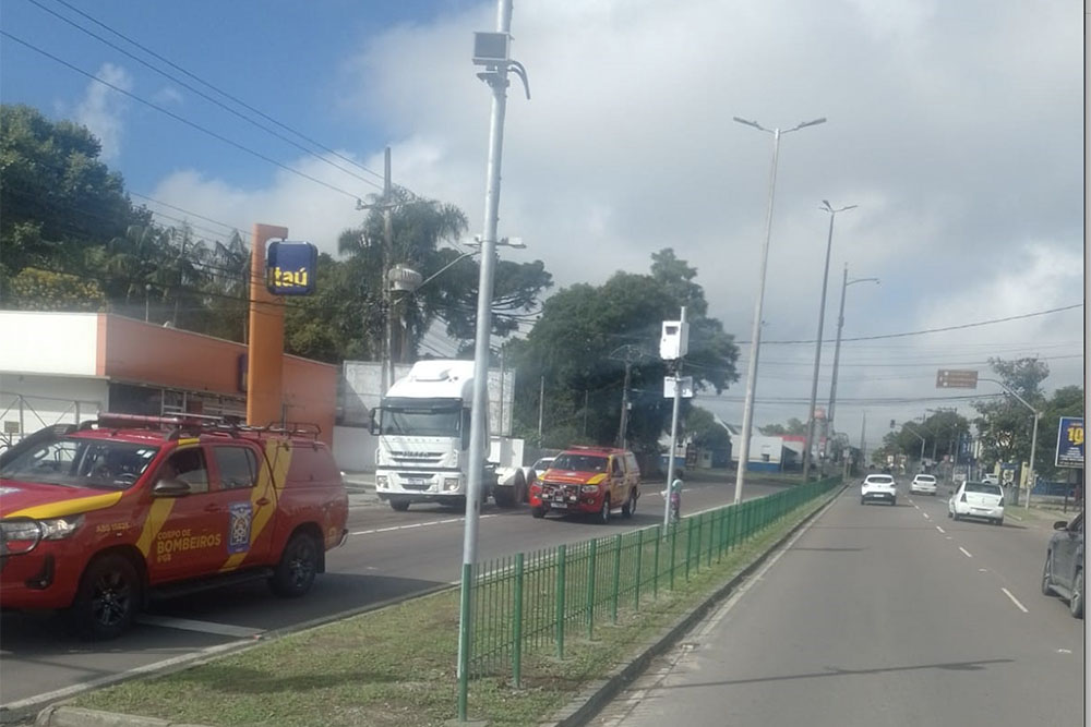 Fiscalização eletrônica de veículos na Av. Rui Barbosa com a Rua Professora Marieta de Souza e Silva, em São José dos Pinhais 5 Fiscalização eletrônica