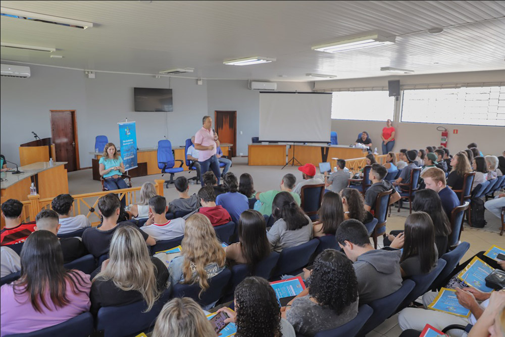 Pré-conferência de Saúde define diretrizes para elaboração de propostas para a Conferência Municipal: mais de 300 pessoas participaram 3 Pré-conferência de Saúde