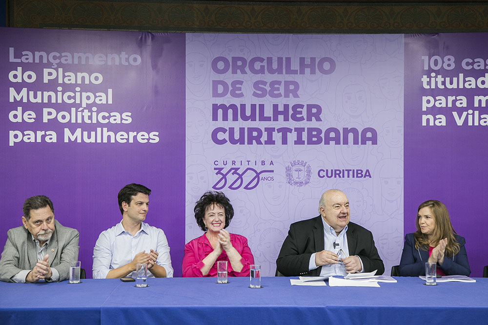 Plano Municipal de Políticas para Mulheres de Curitiba define 126 ações para os próximos 4 anos 7 Políticas para Mulheres