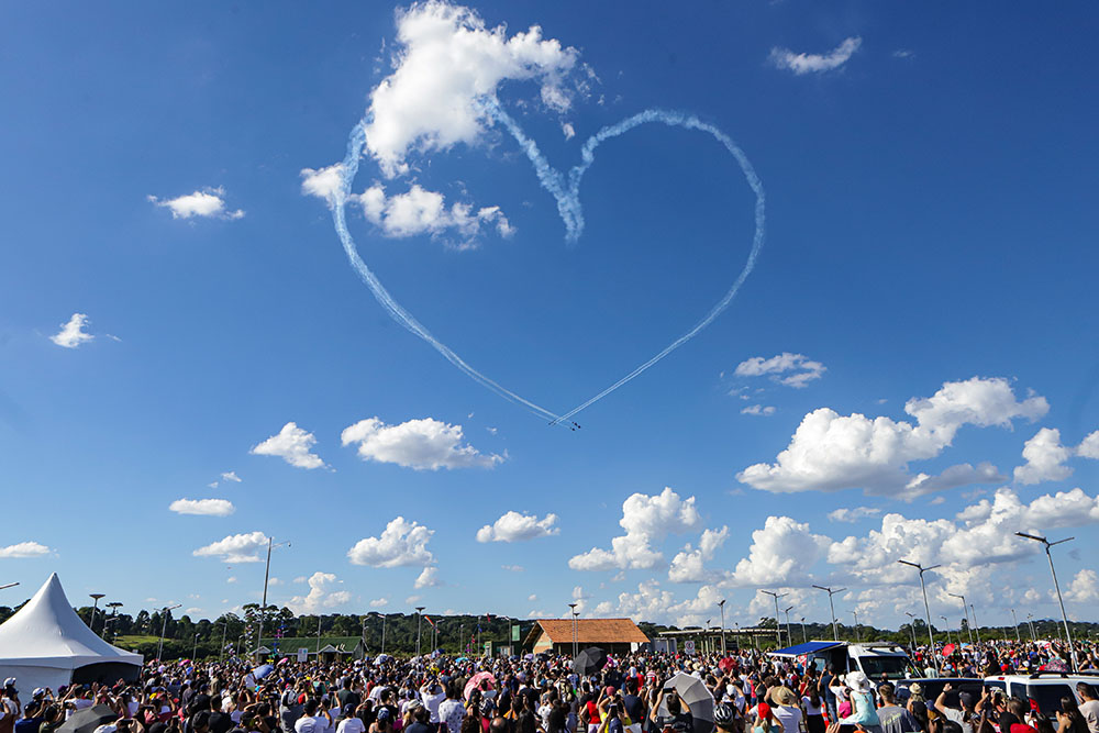 “Esquadrilha da Fumaça” atrai cerca de 60 mil pessoas ao Parque das Águas de Pinhais 3 Esquadrilha da Fumaça