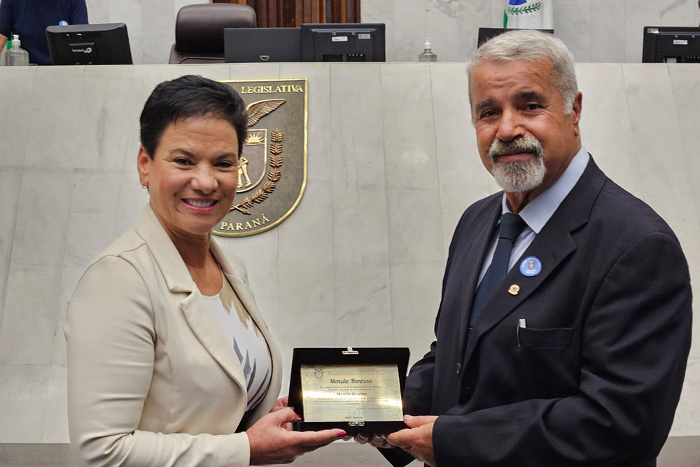 Deputada Marli Paulino entrega menção honrosa à comunidade árabe 7 Deputada estadual Marli Paulino com Moutih Ibrahim, presidente da Sociedade Árabe Brasileira Beneficente