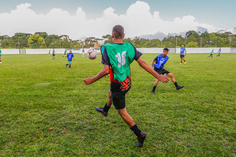 seletiva de atletas de futebol masculino