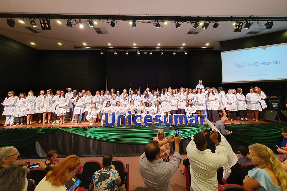 UniCesumar realiza tradicional Cerimônia do Jaleco, que marca início das aulas em laboratório de cursos de Saúde e Bem-Estar 4 unicesumar
