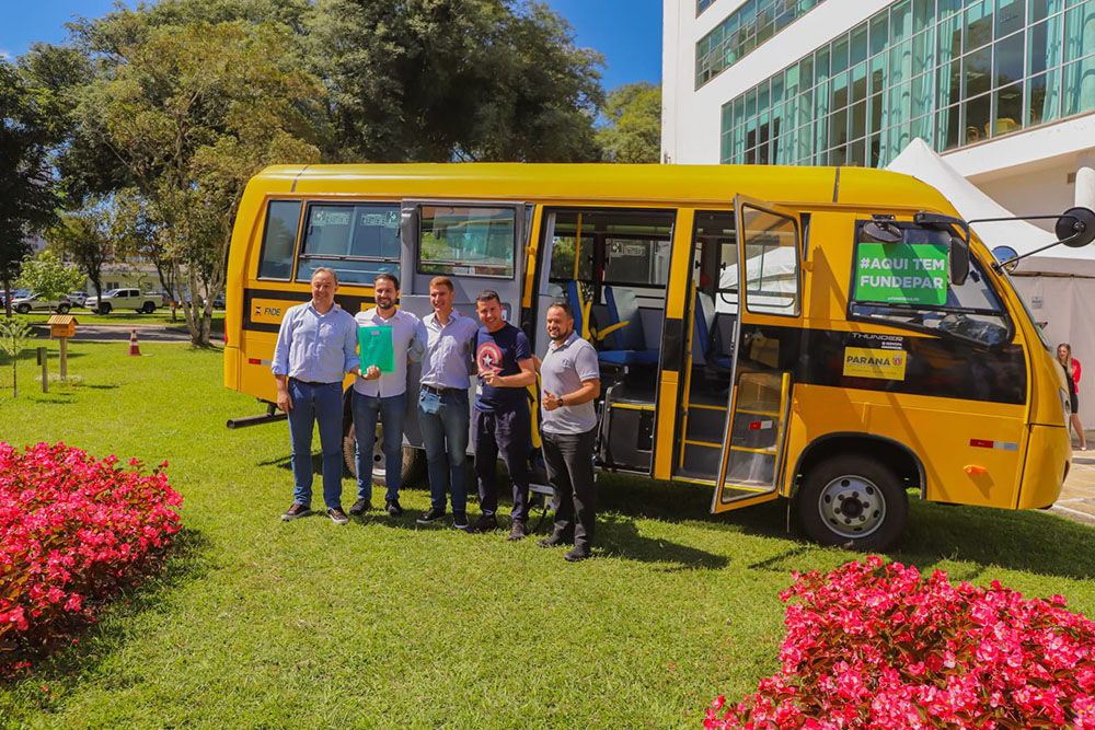 Estado entrega ônibus escolar para Campina Grande do Sul para atender alunos da APAE 1 entrega ônibus escolar