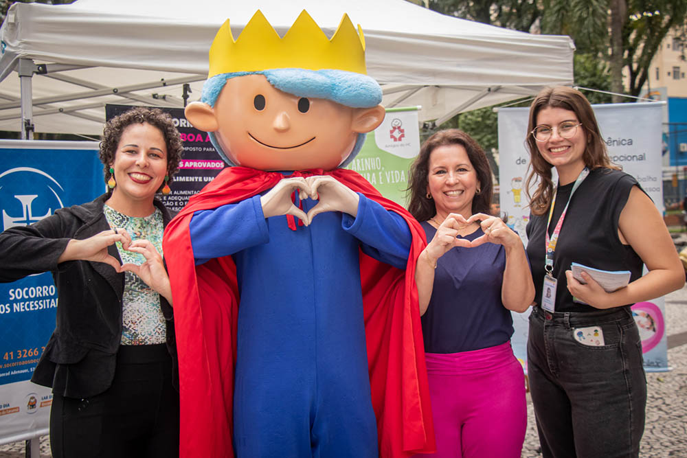 Voluntários sensibilizam população de Curitiba a destinar Imposto de Renda para projetos sociais 9 destinar IR