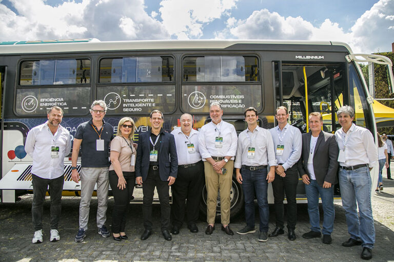 ônibus movido a gás natural