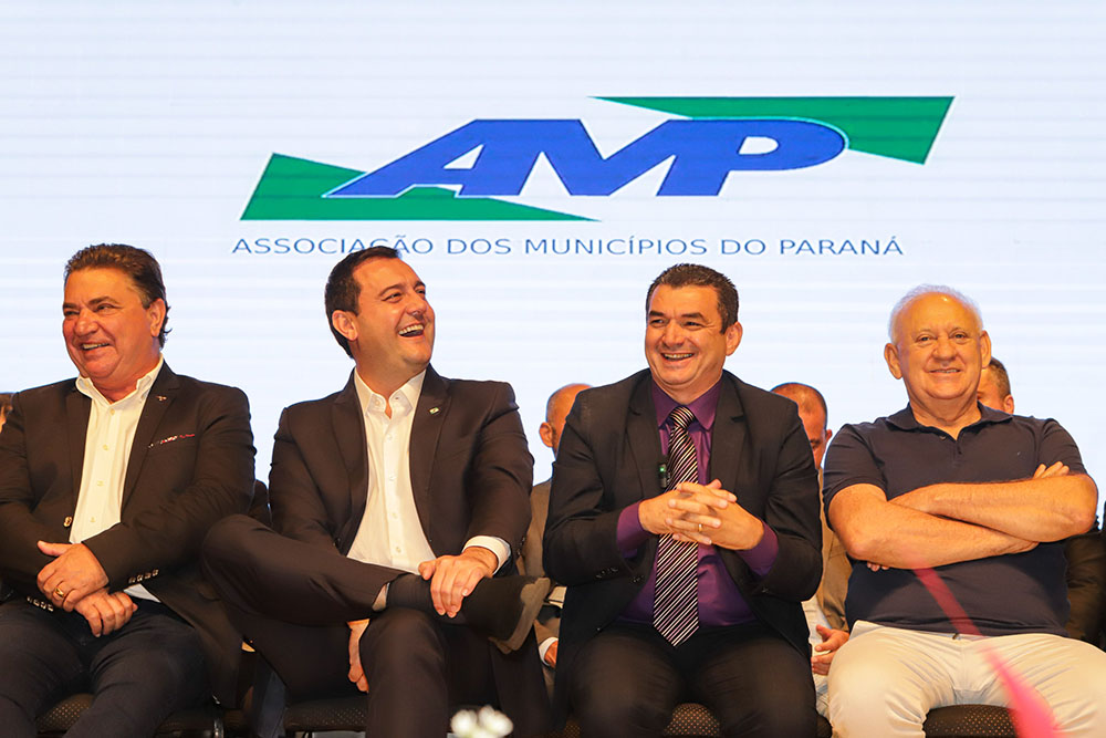 Ratinho Junior destaca atuação conjunta entre Estado e municípios na posse da AMP 4 posse da AMP