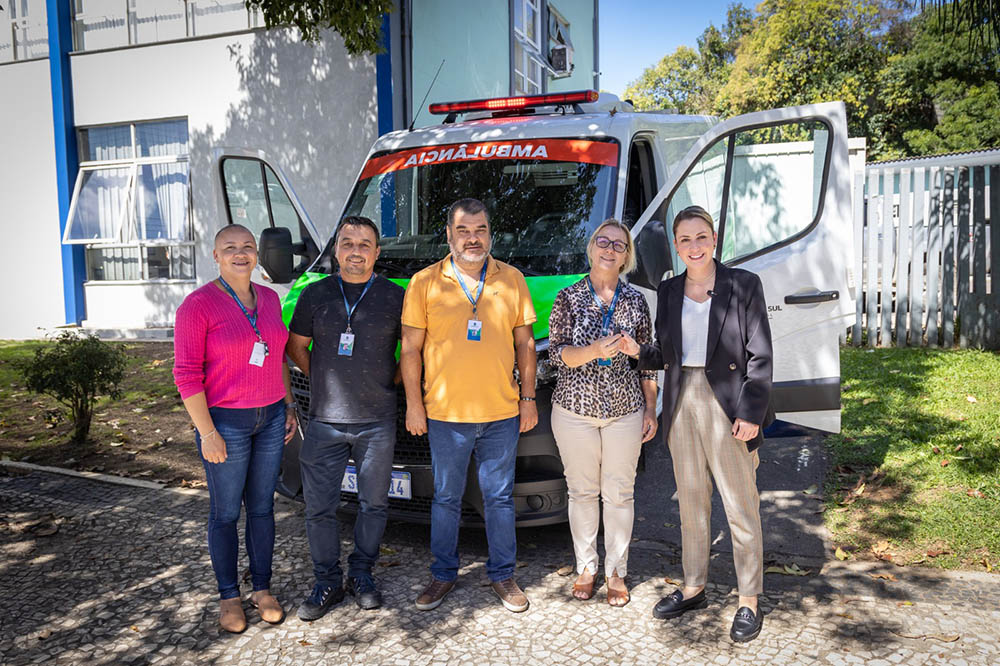 Prefeita Karime Fayad entrega ambulância zero quilômetro para a saúde de Rio Branco do Sul 3 ambulância zero quilômetro