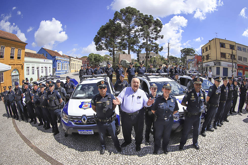 Rafael Greca entrega novas viaturas para reforçar a Patrulha Escolar de Curitiba 3 Patrulha Escolar de Curitiba