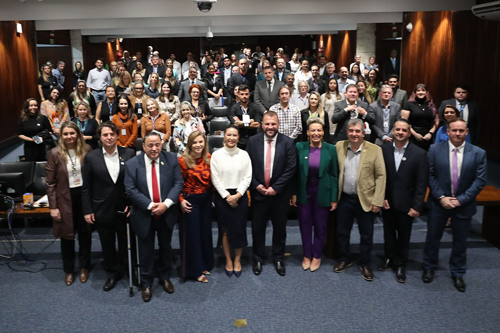 Programa do governo do Paraná lançado na Assembleia vai doar fraldas e absorventes 5 doar fraldas e absorventes