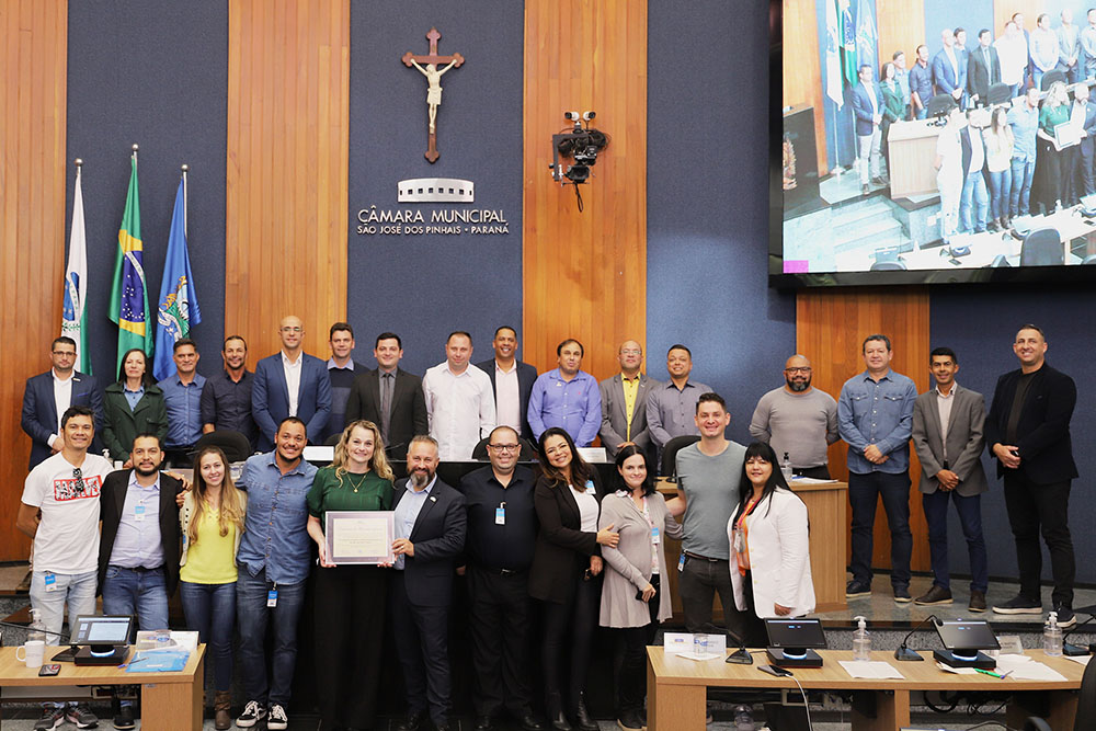 Câmara de São José dos Pinhais aprova projetos de lei e faz homenagem à equipe da UTI 1 Câmara de São José dos Pinhais