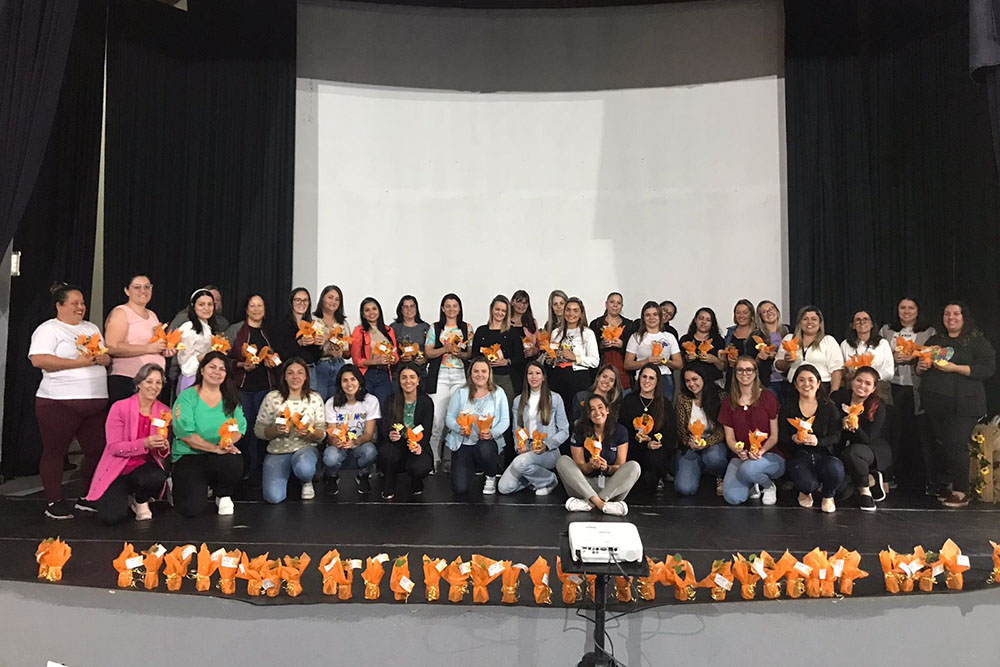 Profissionais e estudantes da Rede Municipal de Ensino de Fazenda Rio Grande realizam ações alusivas ao Maio Laranja 4 Maio Laranja
