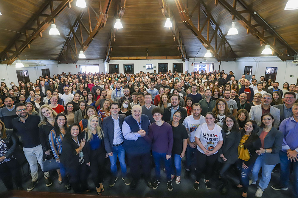 Rafael Greca recepciona 400 novos servidores públicos com entusiasmo 2 400 novos servidores