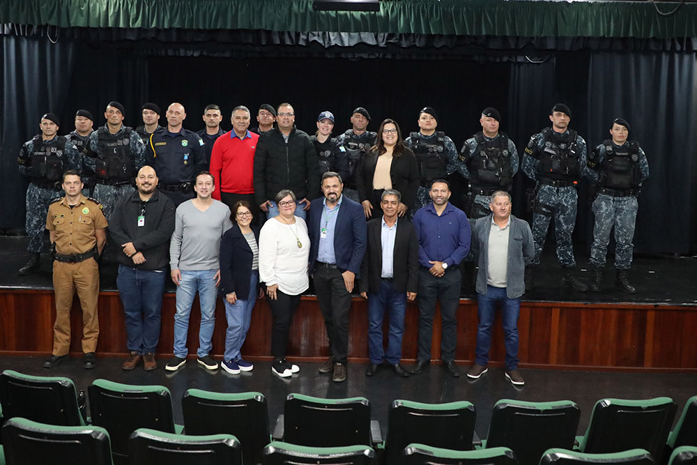 Guardas Municipais de Pinhais recebem medalhas por tempo de serviço 1 medalhas por tempo de serviço