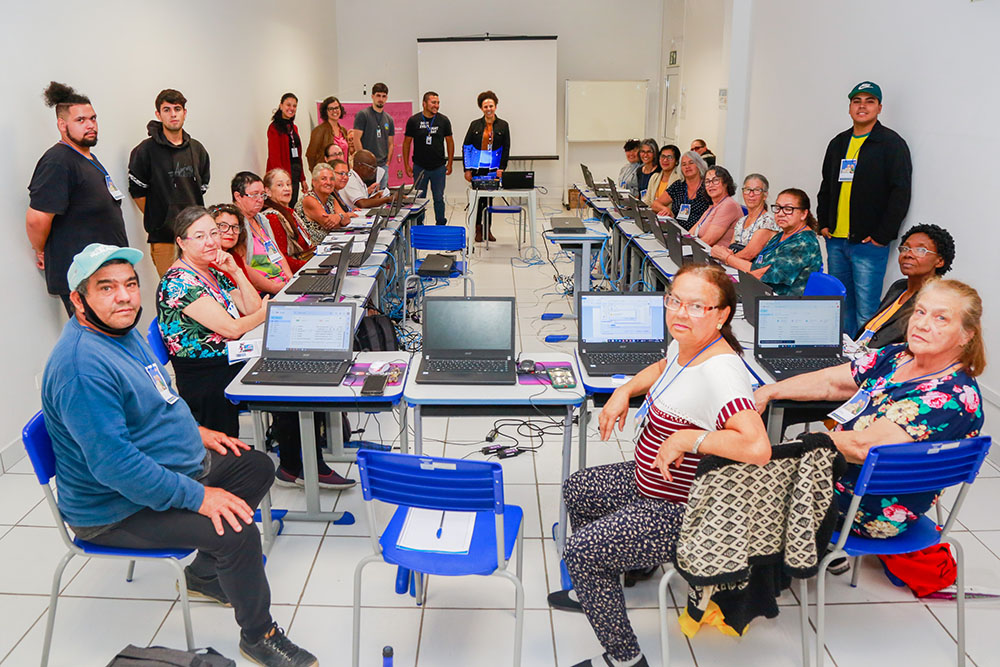 Prefeitura de Piraquara e Celepar realizaram curso básico de informática para pessoas com mais de 50 anos de idade 1 curso básico de informática