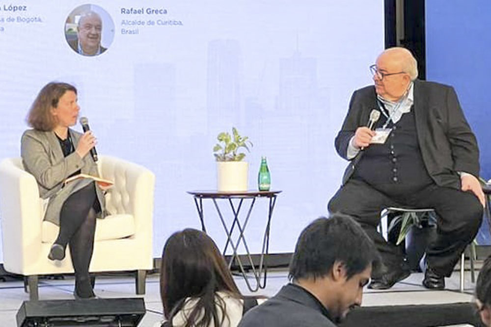 Nos EUA, Greca anuncia compra de 70 ônibus elétricos para Curitiba com investimentos de R$ 200 milhões 4 ônibus elétricos