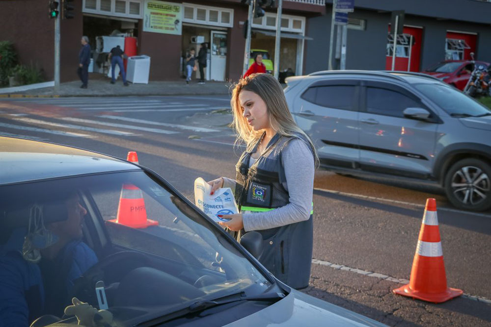 Blitz educativa em São José dos Pinhais promove ações de segurança no trânsito 8 Blitz educativa