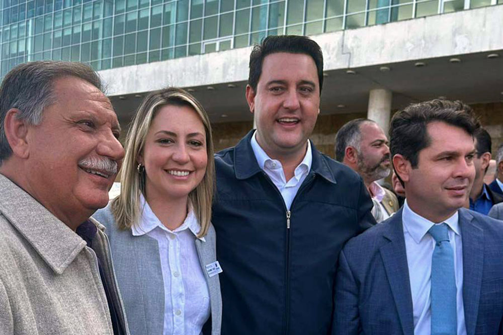 Rio Branco do Sul recebe do Governo do Estado nova viatura para a Polícia Civil 7 Entrega de viatura