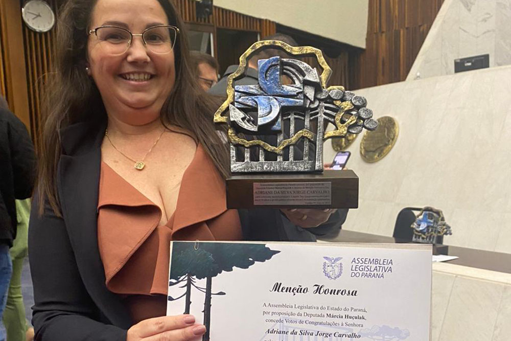 Secretária de Saúde de Pinhais recebe homenagem em sessão solene na Alep 3 Adriane da Silva Jorge Carvalho