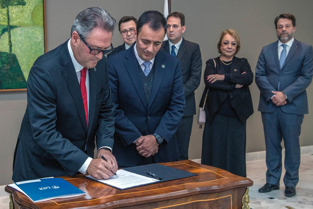 Tribunal de Justiça do Paraná assina convênio com a PUC-PR 1 Tribunal de Justiça do Paraná