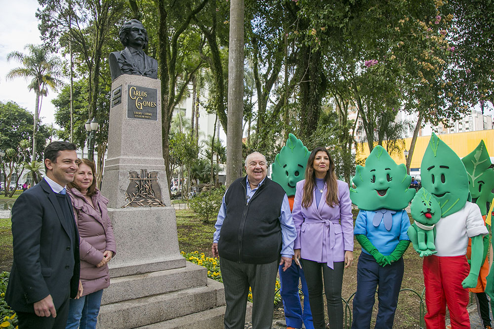 Rafael Greca entrega a Praça Carlos Gomes remodelada para os pedestres 2 Praça Carlos Gomes