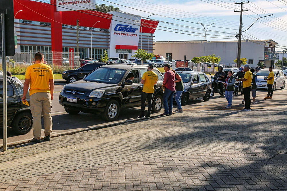 Ação Educativa em alusão ao Maio Amarelo reuniu informação e serviços em Piraquara 7 Maio Amarelo