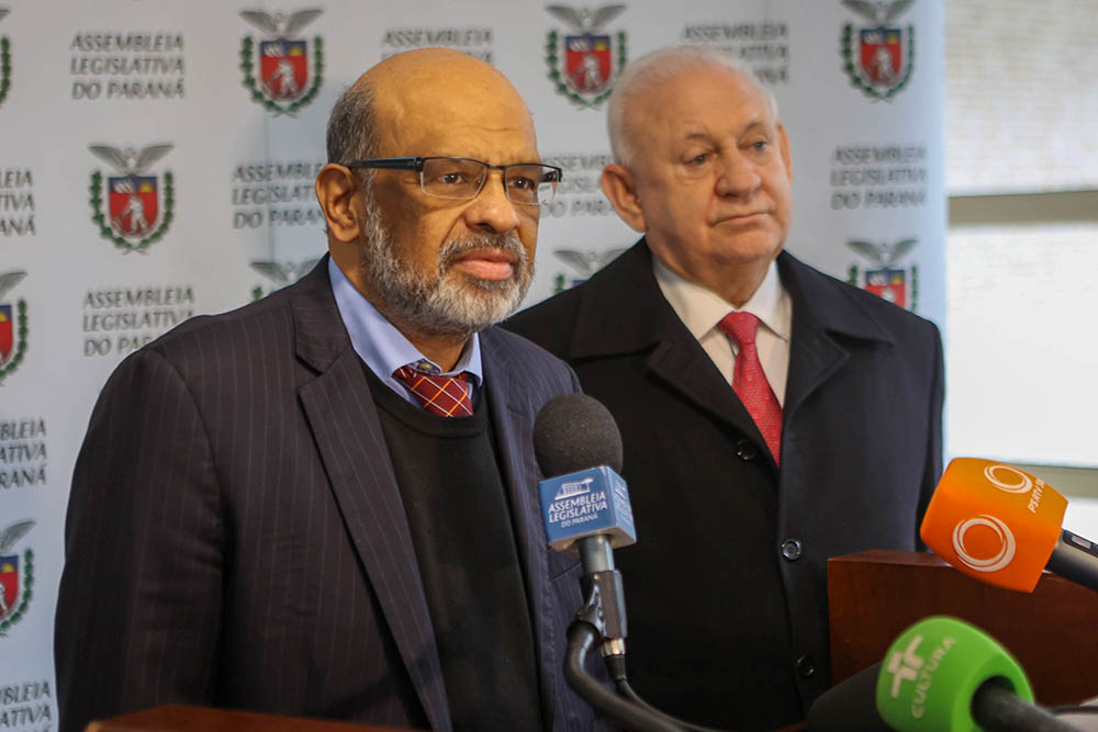 Mesmo com impactos fiscais, Paraná mantém contas em dia e boa capacidade de pagamento 3 Presidente da Assembleia, Ademar Traiano, com o secretário de Estado da Fazenda, Renê Garcia Junior