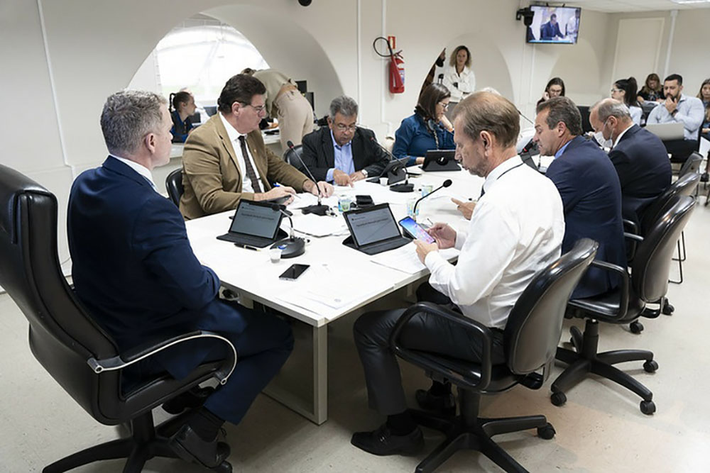 CCJ da Câmara de Curitiba autorizou a tramitação de 84 projetos de lei no 1º semestre, 40% do total 5 84 projetos de lei